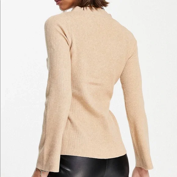 Twist Front Camel Beige Split Sweater Top Sz 2 New - Picture 2 of 4